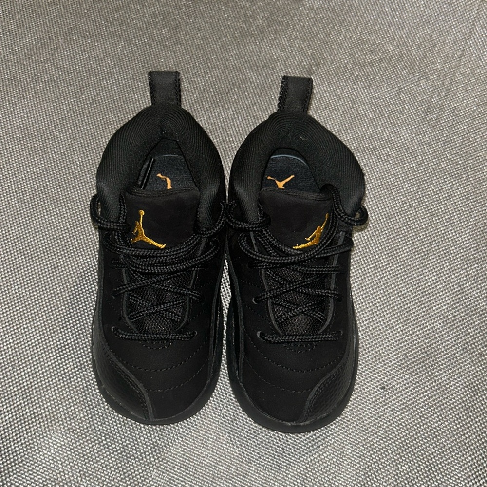 Jordan 12 Black Taxis size 7c